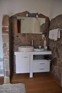 a bathroom with a white sink and a mirror at Lug ins Land Wachsenberg in Neusitz