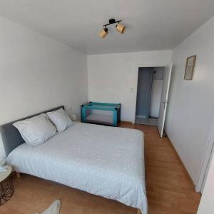 Postel nebo postele na pokoji v ubytování Maison 4-6 pers proche Beauval