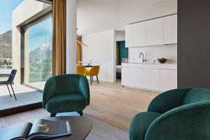 Χώρος καθιστικού στο Essential by Dorint Interlaken - New Opening