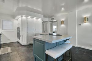 Kuchyň nebo kuchyňský kout v ubytování The Islander - 7C by Sea Scape Properties