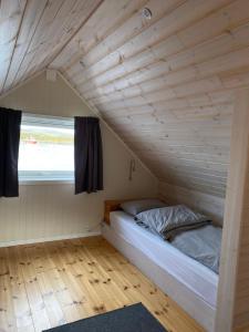 Postel nebo postele na pokoji v ubytování Vannøy Sport og Havfiske