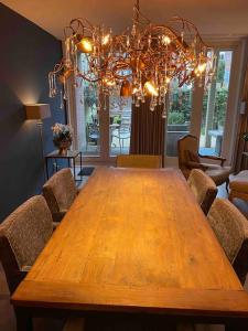 Χώρος καθιστικού στο 115 m2 apartment with garden 200m from the beach