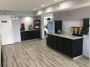 Кухня или мини-кухня в Best Western Garden Inn
 +6 фотографий