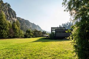 a park with a bench in the middle of a field at Casa Satori in Suesca