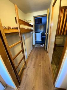 a room with a bunk bed and a refrigerator at Résidence Soleil - Appartement confort pour 5 pers., secteur calme du soleil, place de parking MAE-5171 in Vénosc +2 photos