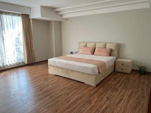 Postel nebo postele na pokoji v ubytování The Majestic - 1BHK - Self Check In