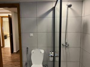 Koupelna v ubytování The Majestic - 1BHK - Self Check In