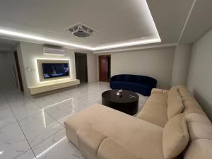 Posezení v ubytování The Majestic - 1BHK - Self Check In