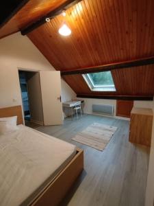 Ένα ή περισσότερα κρεβάτια σε δωμάτιο στο Chambre privée appartement cosy