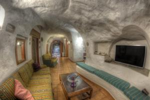 A seating area at Cuevas De Barreto