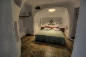 a bedroom with a bed in a small room at Cuevas De Barreto in Firgas