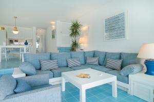 Χώρος καθιστικού στο Luxury Sea Front Caleton 40