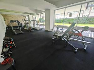 a gym with several treadmills and exercise bikes at Penthouse Espectacular Vista Cd A.C. WiFi 300mbps in Guadalajara