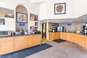 Cuina o zona de cuina de Best Western Apache Junction Inn