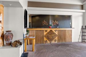 Llit o llits en una habitació de Best Western Apache Junction Inn