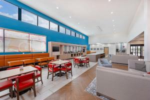 Χώρος καθιστικού στο Best Western Plus Executive Residency Carlsbad Hotel