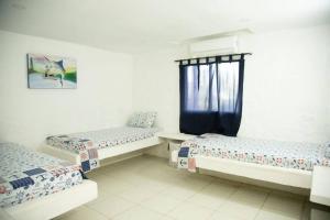 Ένα ή περισσότερα κρεβάτια σε δωμάτιο στο La Mofa Beach House