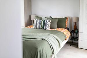 Spacious, Pet Friendly - Close to Main St客房内的一张或多张床位