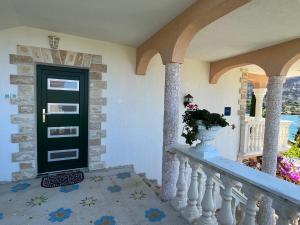 Balkón nebo terasa v ubytování Apartments by the sea Grebastica, Sibenik - 5270