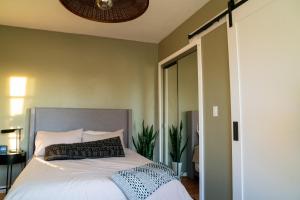 a bedroom with a bed and a mirror at Inglewood Forum and Sofi park and walk private room in Inglewood