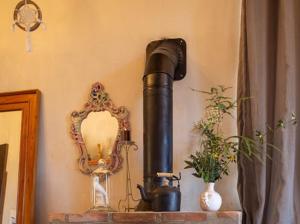 a black pipe sitting on a table next to a mirror at Chalé Vilarejo - Vila Monte Cunha in Cunha