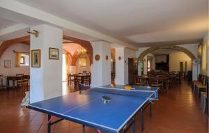 Πινγκ πονγκ στο Awesome Home In Ascoli Piceno ή εκεί κοντά