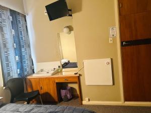 TV a/nebo společenská místnost v ubytování Merrylees Hotel
