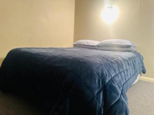 Postel nebo postele na pokoji v ubytování Merrylees Hotel