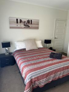 Gallery image of Lbarza Charming Central 2BR Townhouse in Shepparton