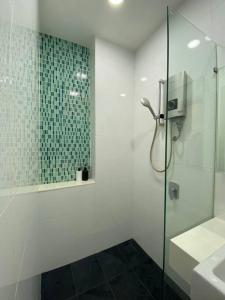 Koupelna v ubytování Convenient & Luxury Suite with Queen Bed S-23-11A