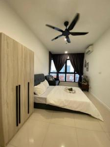 Postel nebo postele na pokoji v ubytování Convenient & Luxury Suite with Queen Bed S-23-11A