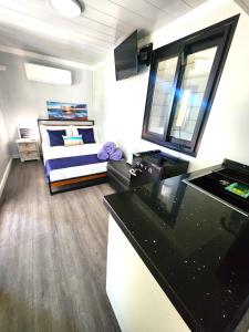 Kuchyň nebo kuchyňský kout v ubytování MAGNETIC CABIN Entire Studio on Magnetic Island