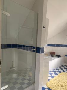 Koupelna v ubytování Kleines Dachzimmer mit Balkon