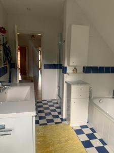 Koupelna v ubytování Kleines Dachzimmer mit Balkon
