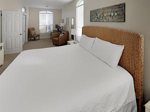 Tempat tidur dalam kamar di Changes In Latitude