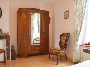 Φωτογραφία από το άλμπουμ του Gîte de Charme à la Campagne avec Jardin Clos et Collection d'Outils Agricoles - FR-1-581-9 σε Vaupillon