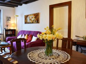 Φωτογραφία από το άλμπουμ του Gîte de Charme à la Campagne avec Jardin Clos et Collection d'Outils Agricoles - FR-1-581-9 σε Vaupillon