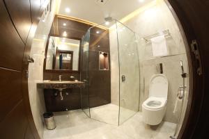 Fotografie z fotogalerie ubytování Swarg Hotel v destinaci Sāhīwāl + 24 fotografií