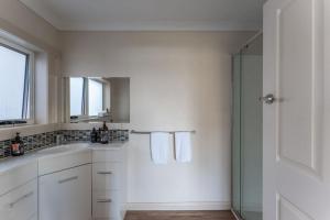 Mynd úr myndasafni af Cosy and Comfortable Unit with Parking & Wifi í Devonport