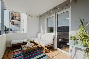a living room with a couch and a table at FerienWohnenSieglinde in Weiden