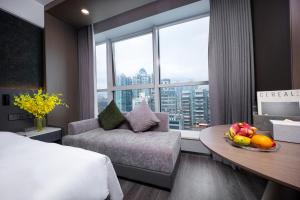 Postel nebo postele na pokoji v ubytování Mehood Elegant Hotel Guangzhou Ersha Island Pearl River Night Tour - Complimentary Shuttle Bus between hotel to Canton Fair Complex during Canton Fair