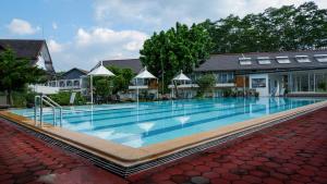 Piscina di Front One Resort Magelang o nelle vicinanze