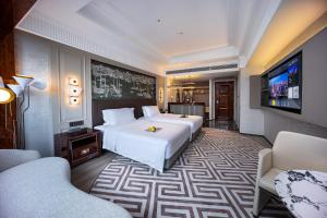 Postel nebo postele na pokoji v ubytování Mehood Elegant Hotel Guangzhou Ersha Island Pearl River Night Tour - Complimentary Shuttle Bus between hotel to Canton Fair Complex during Canton Fair
