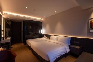 Postel nebo postele na pokoji v ubytování Maison New Century Hotel Cixi Hangzhou Bay