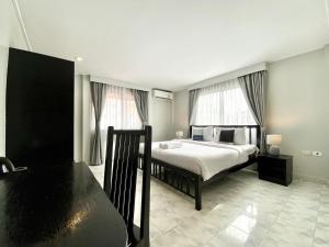 Postel nebo postele na pokoji v ubytování Minotel Patong