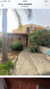 a picture of a house with a palm tree at Stella di Mare Guest House Marina di Ragusa in Plaia Grande