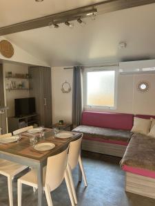 Gallery image of Le Refuge du Bassin - Mobil-home 6 personnes 40m2 in Claouey