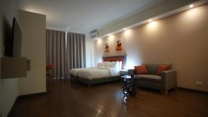 Ένα ή περισσότερα κρεβάτια σε δωμάτιο στο Manara Riva Suites