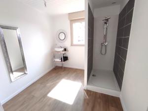 Koupelna v ubytování Appartement Jarnioux - Les Meublés des Pierres Dorées + 27 fotografií