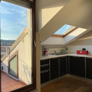 an attic kitchen with a skylight at La casetta sui tetti in Alba +17 photos